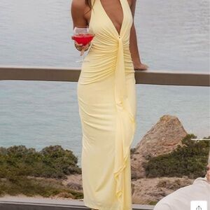 Butter Yellow Maxi Dress - Selfie
Leslie (Large)